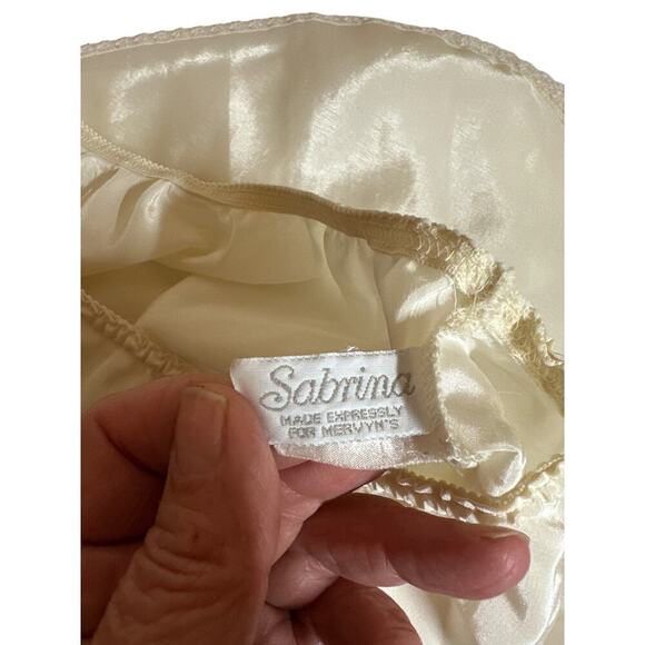 Sabrina Women's Soft Elastic Waist Curve Slit Pull On Half Slip Skirt Sz M Cream - Picture 6 of 6